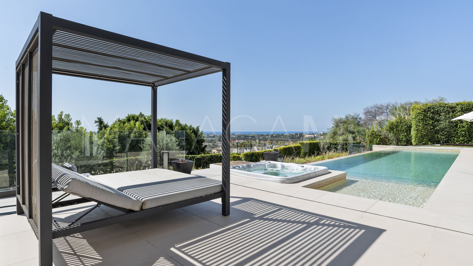 Villa for sale in Benahavis