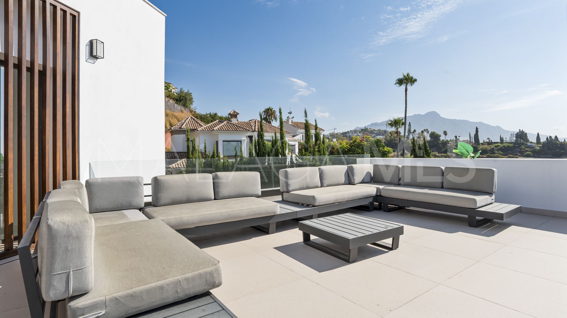 Villa for sale in Benahavis