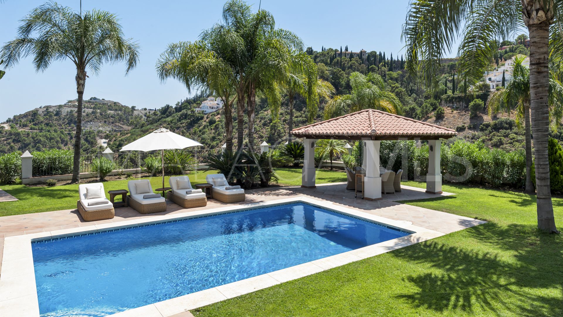 Buy villa with 4 bedrooms in El Madroñal