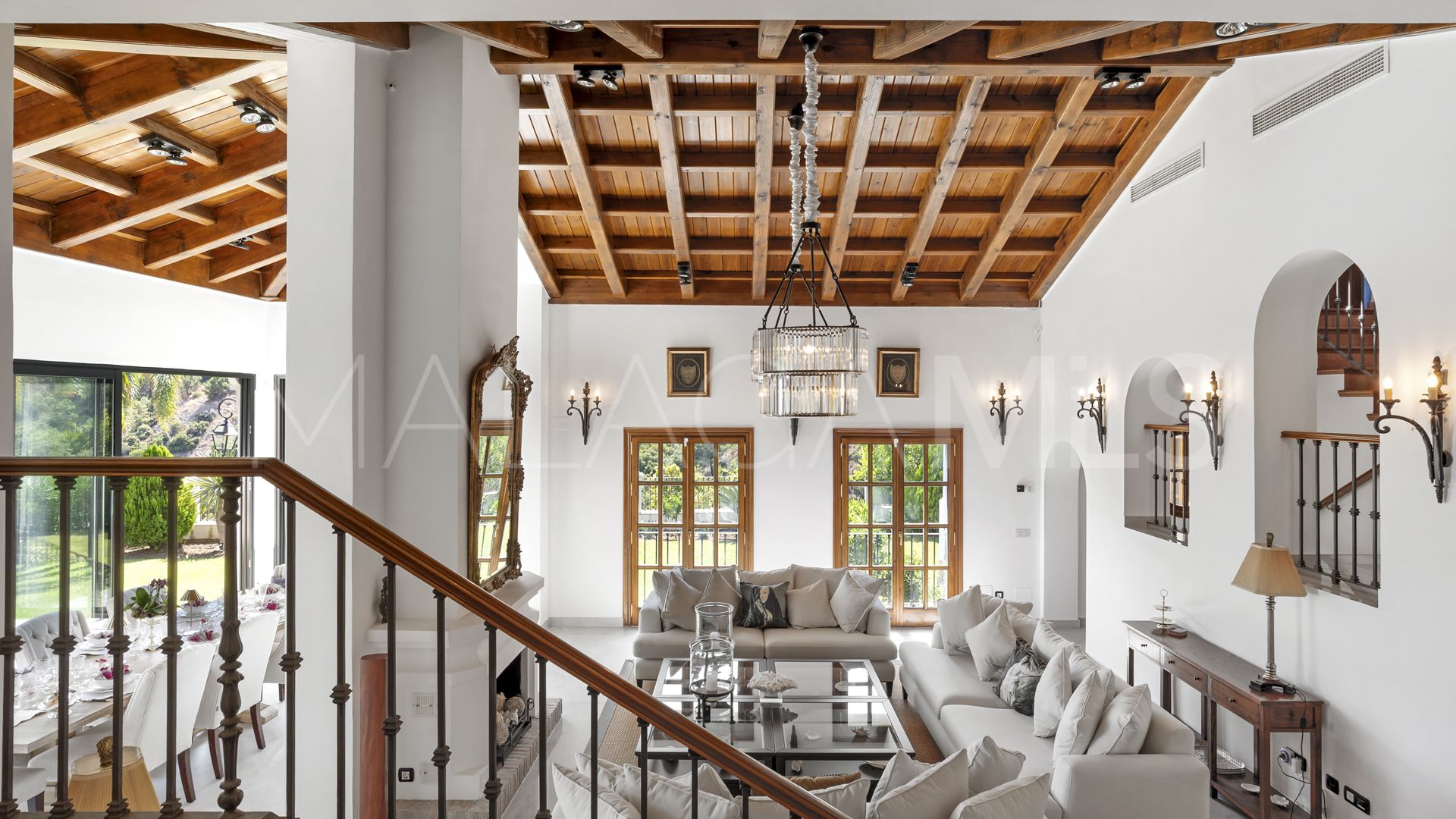 Buy villa with 4 bedrooms in El Madroñal