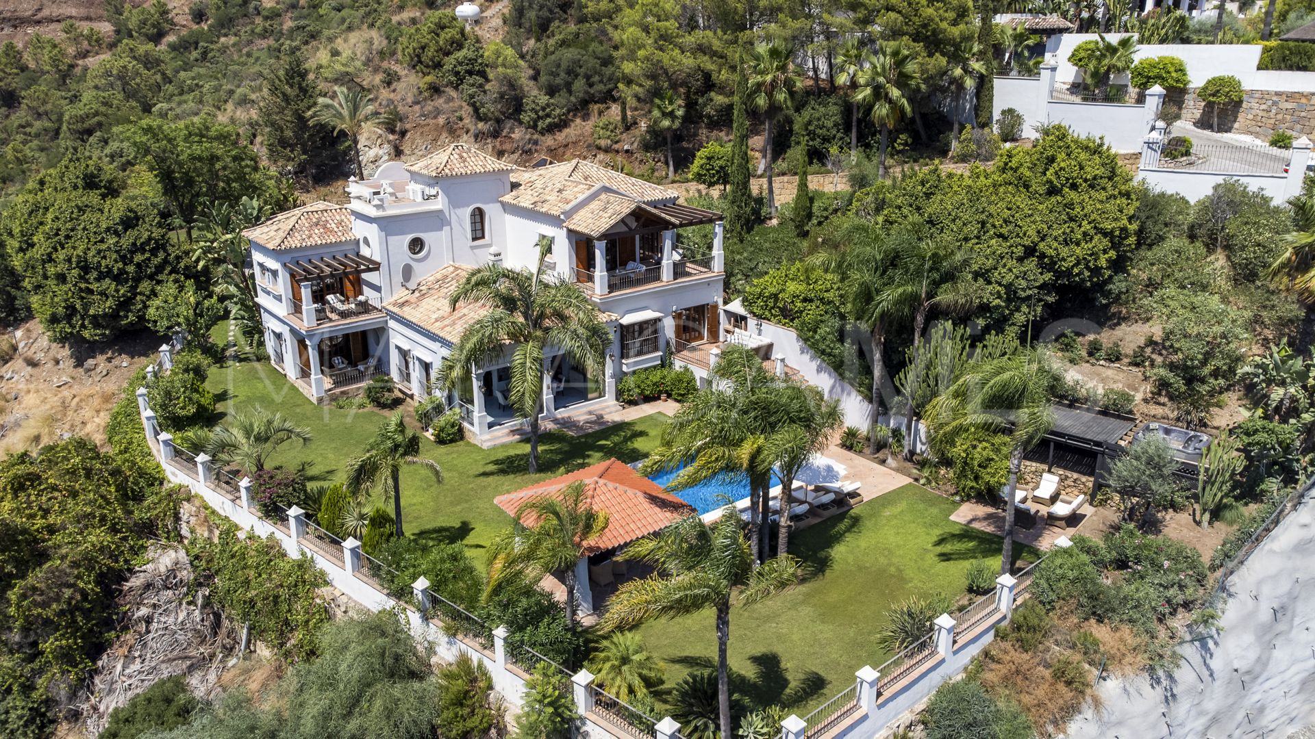 Buy villa with 4 bedrooms in El Madroñal
