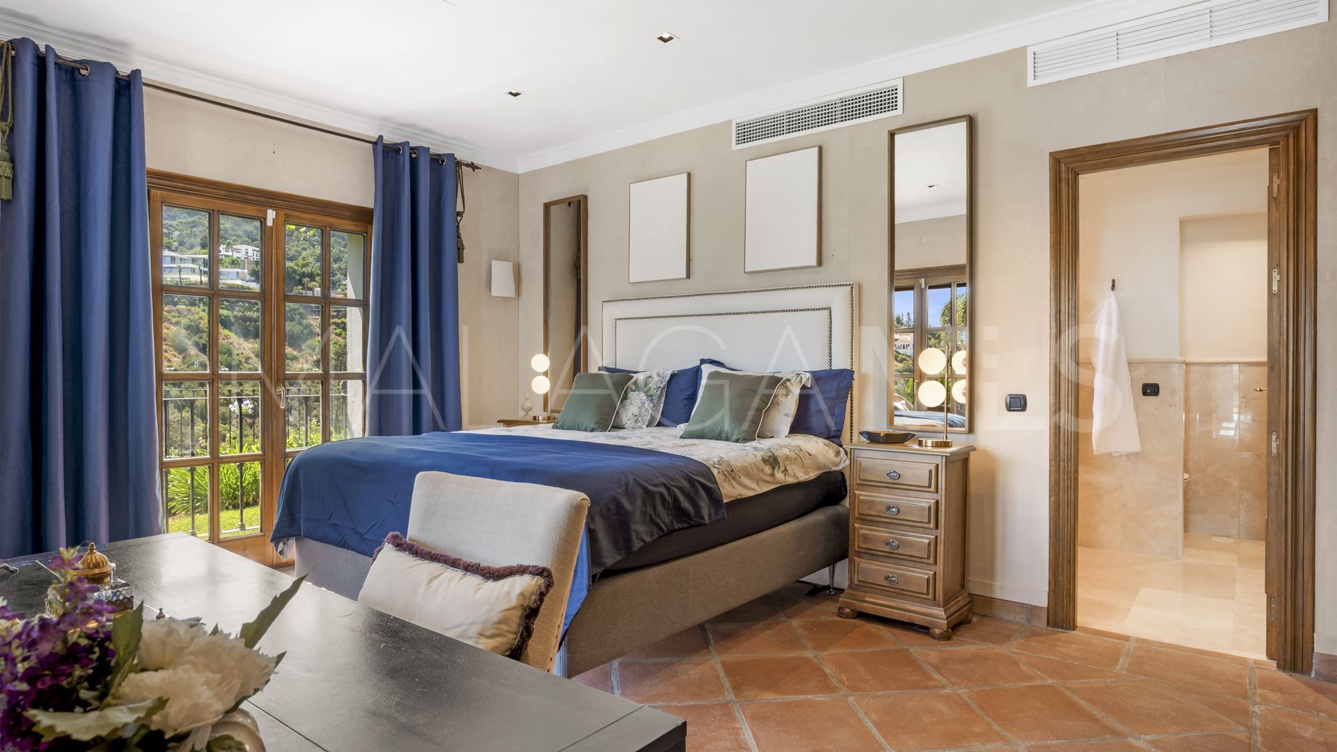 Buy villa with 4 bedrooms in El Madroñal