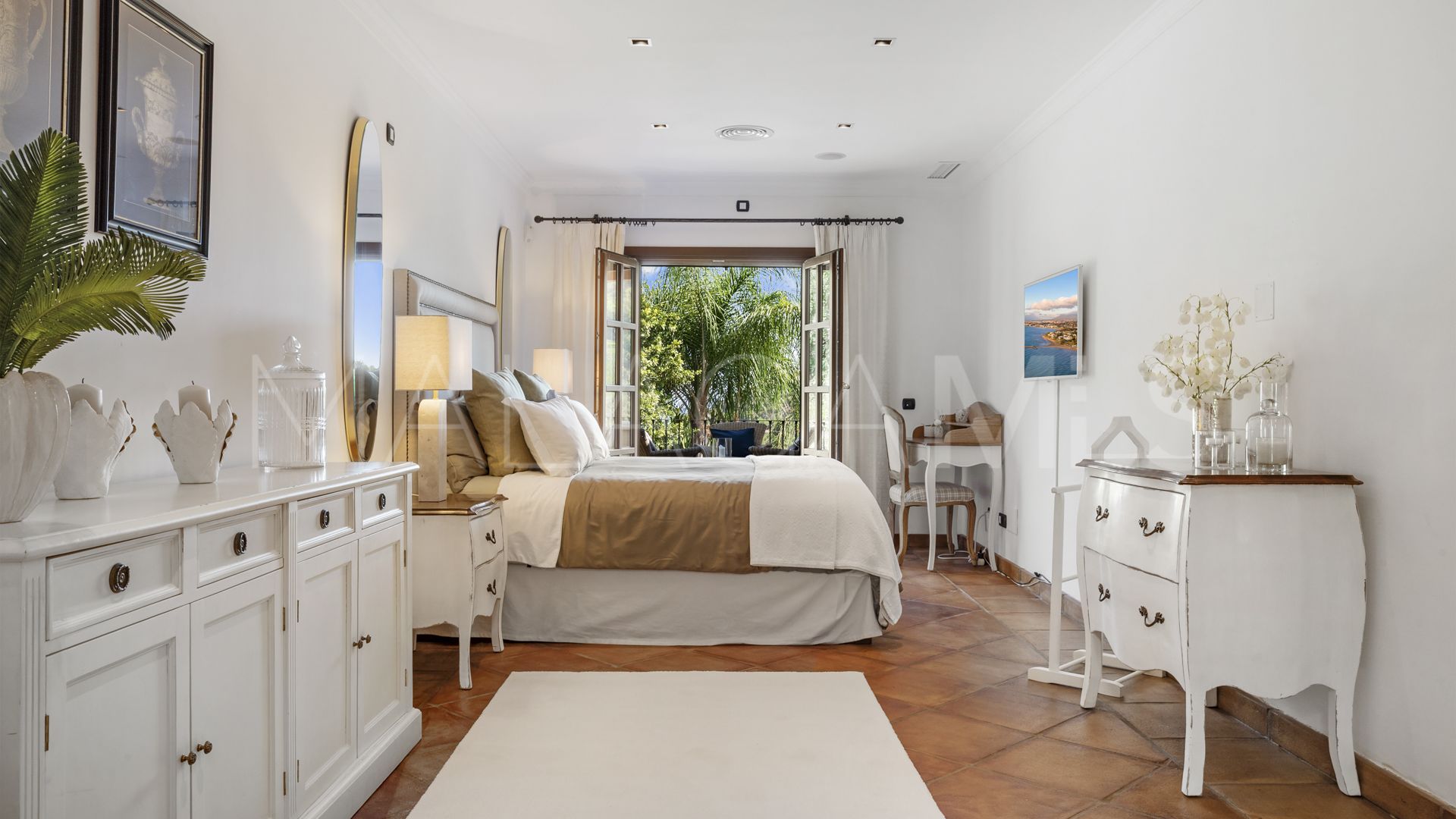 Buy villa with 4 bedrooms in El Madroñal