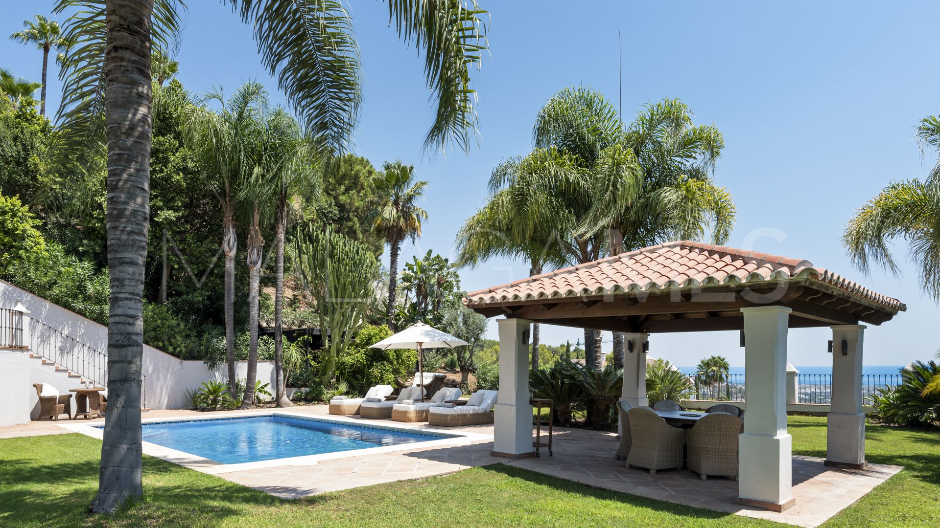 Buy villa with 4 bedrooms in El Madroñal