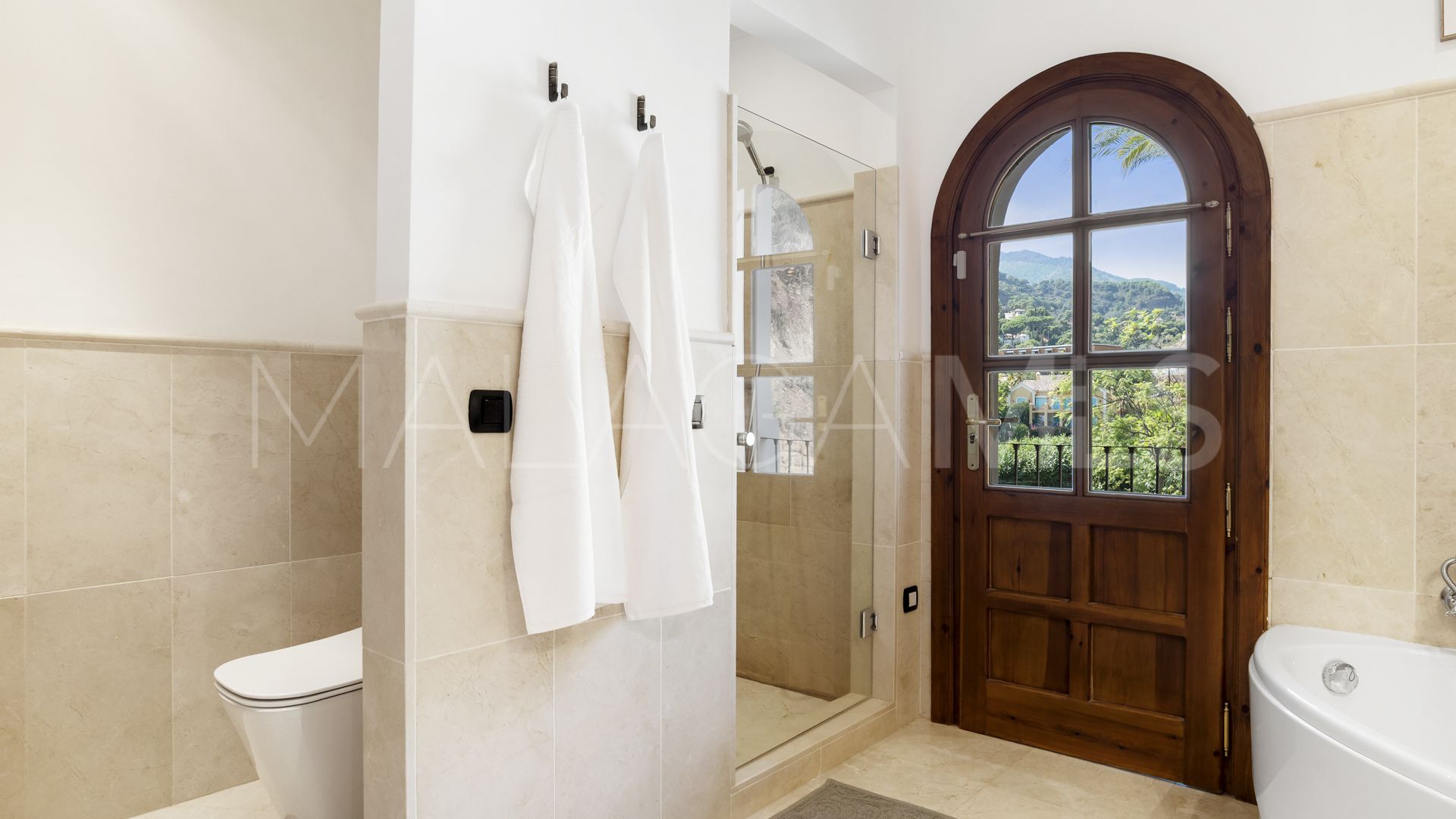 Buy villa with 4 bedrooms in El Madroñal