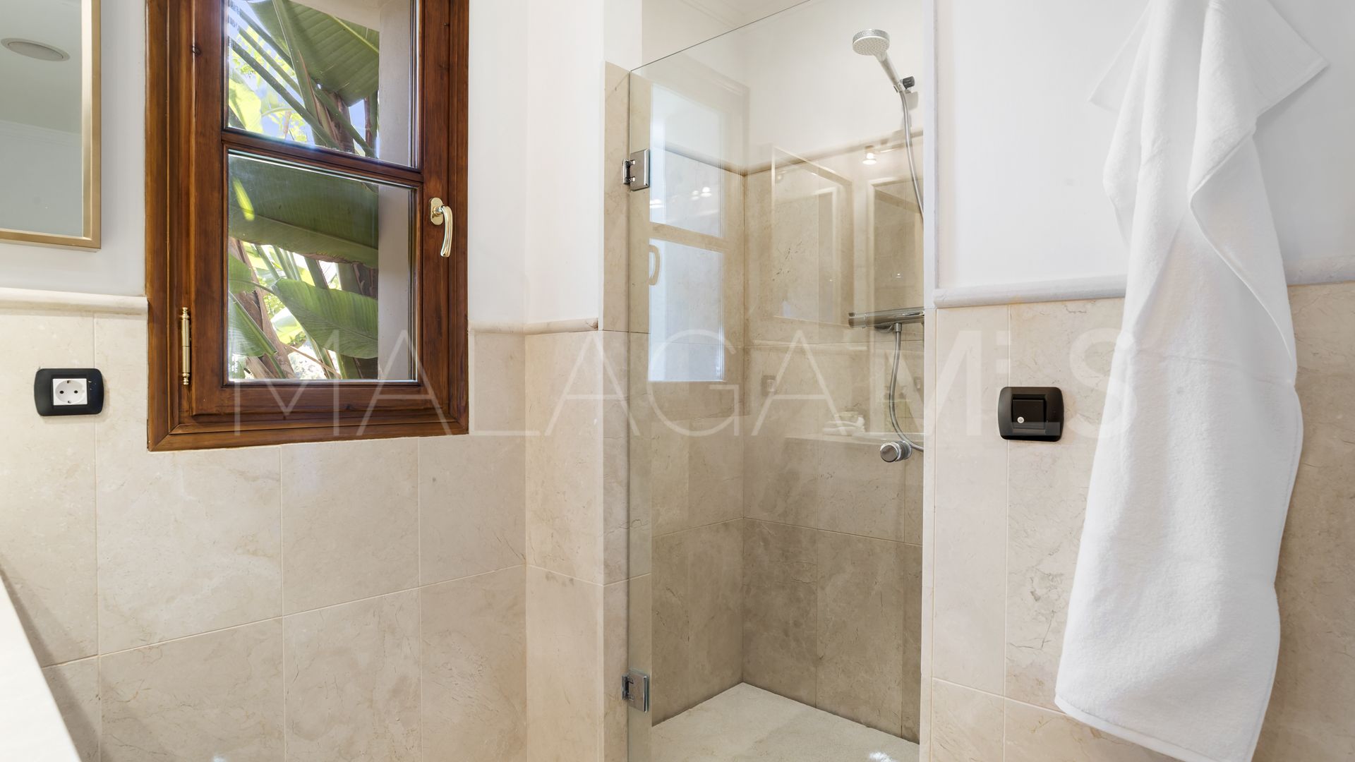 Buy villa with 4 bedrooms in El Madroñal