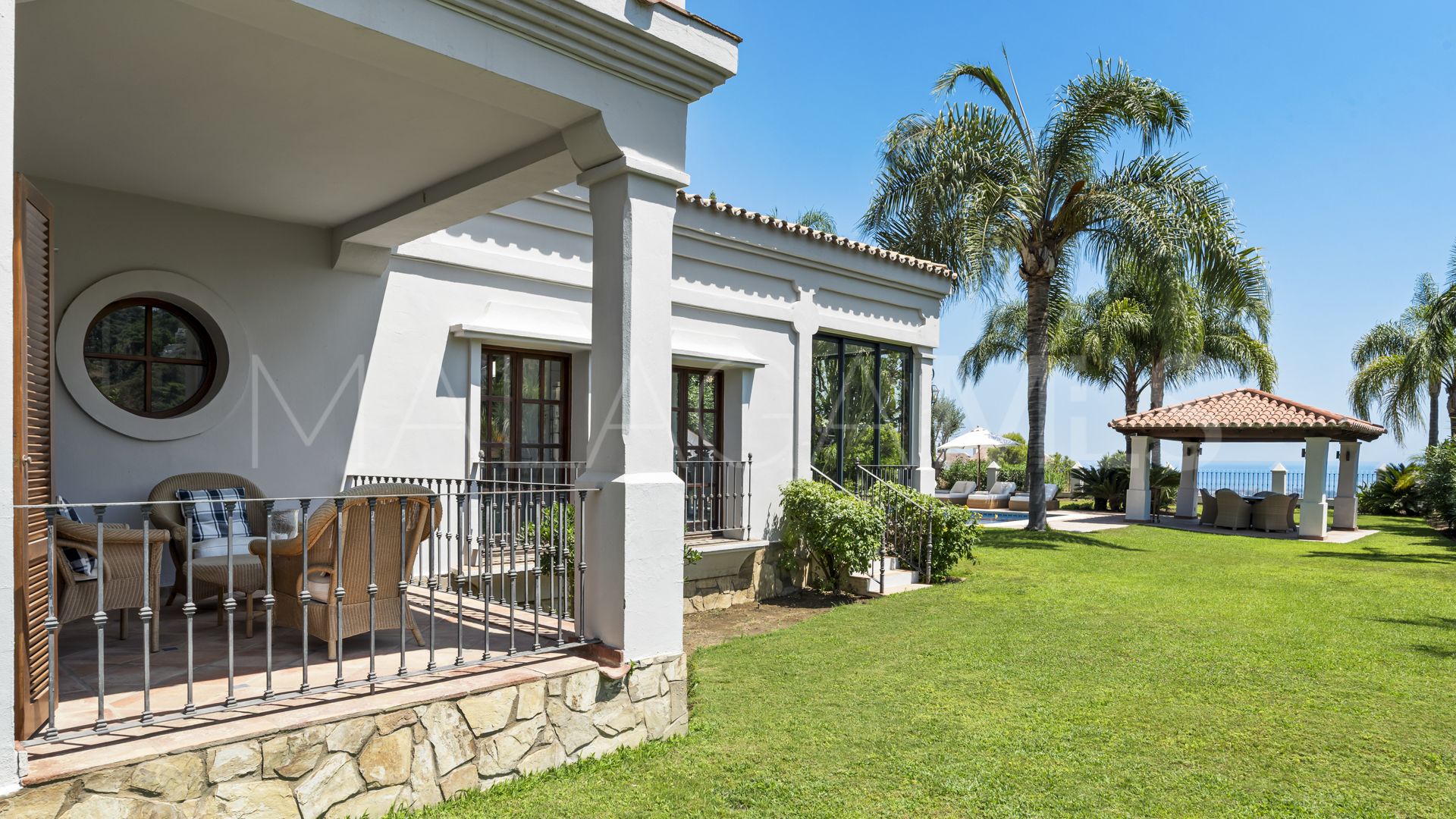 Buy villa with 4 bedrooms in El Madroñal