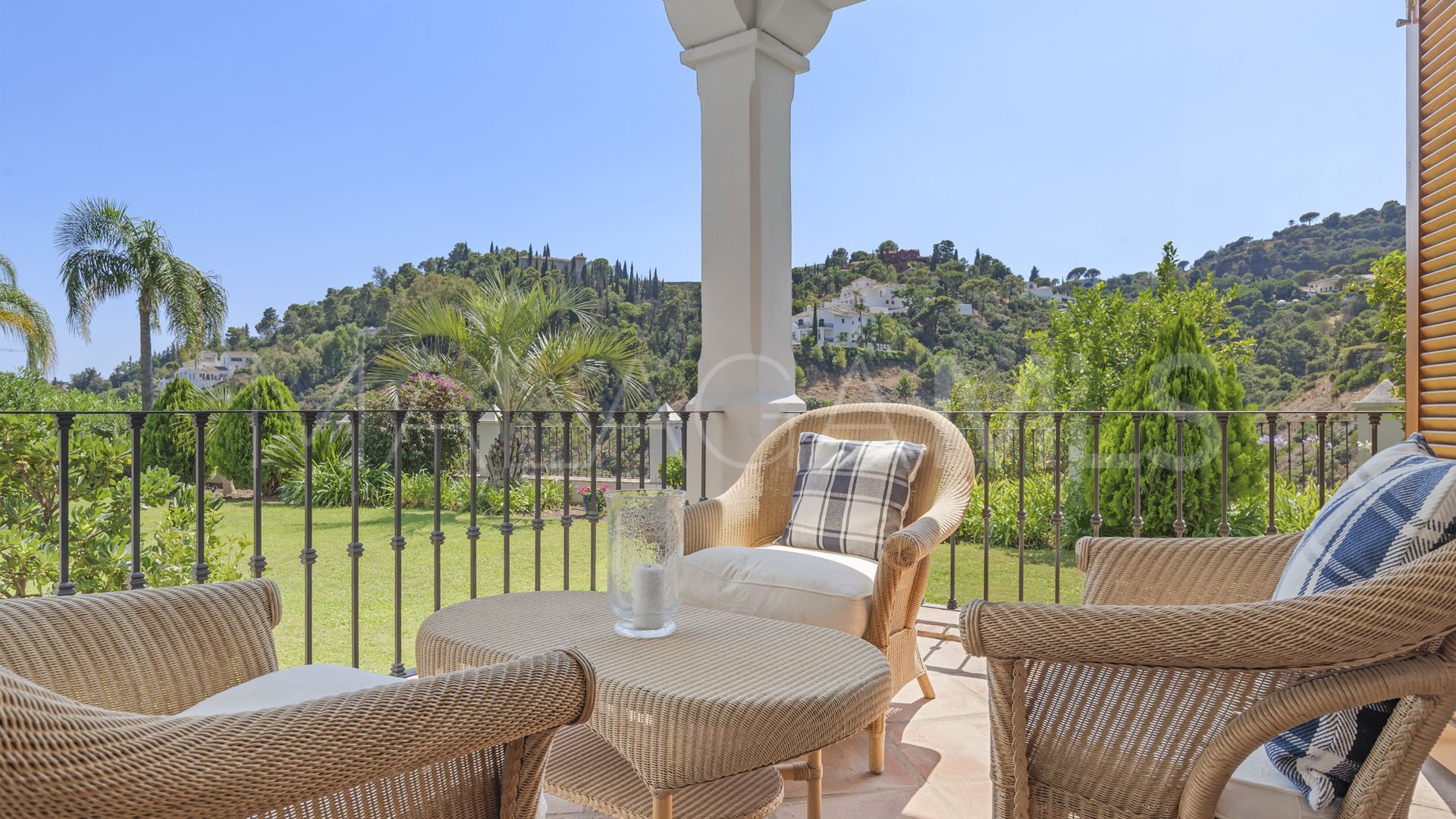 Buy villa with 4 bedrooms in El Madroñal