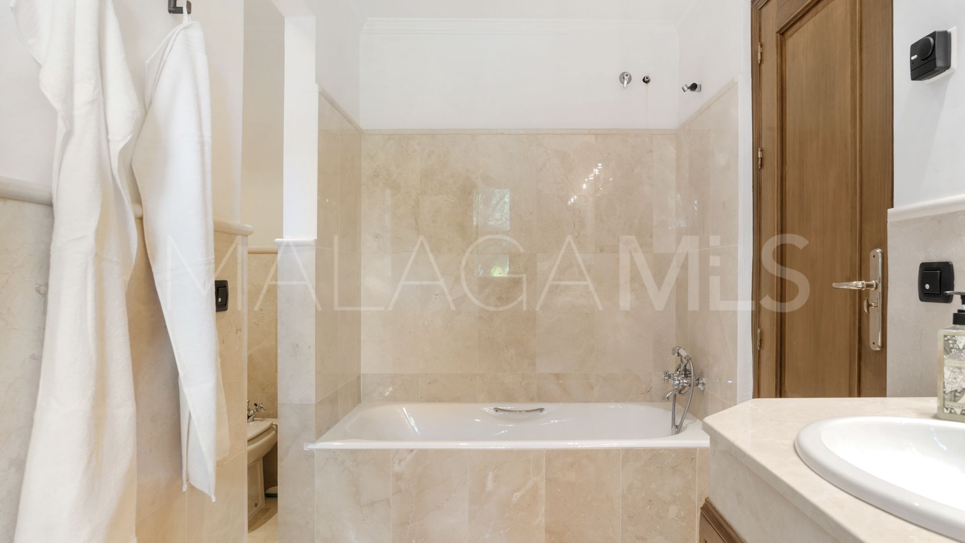 Buy villa with 4 bedrooms in El Madroñal