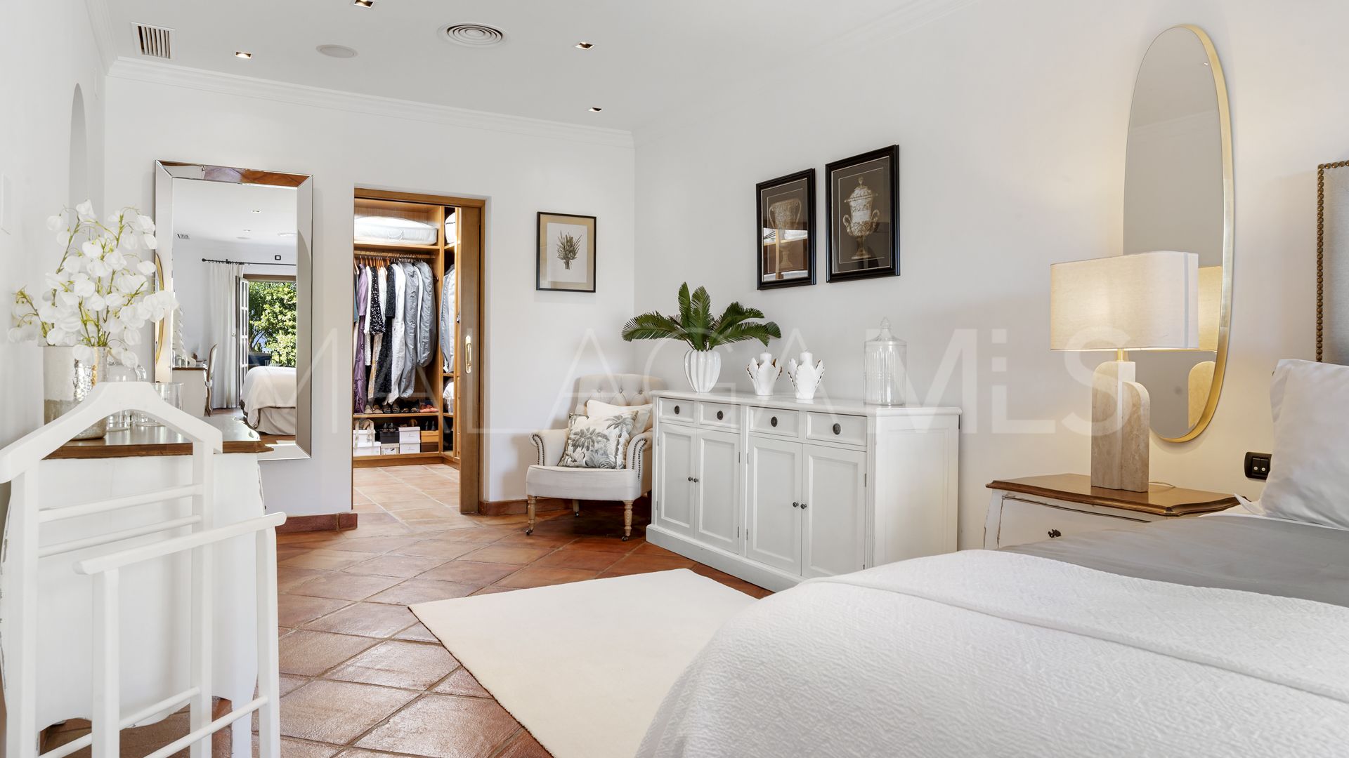 Buy villa with 4 bedrooms in El Madroñal