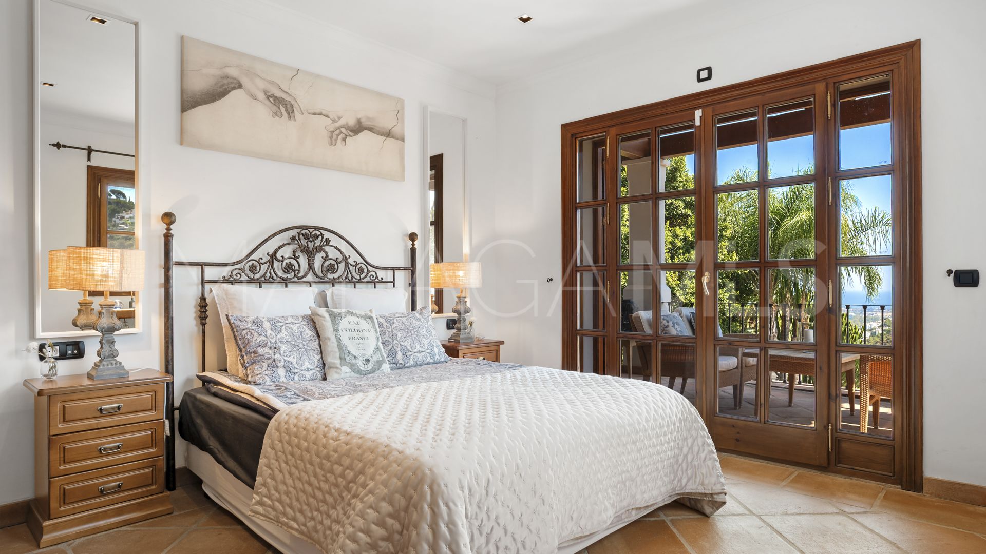 Buy villa with 4 bedrooms in El Madroñal