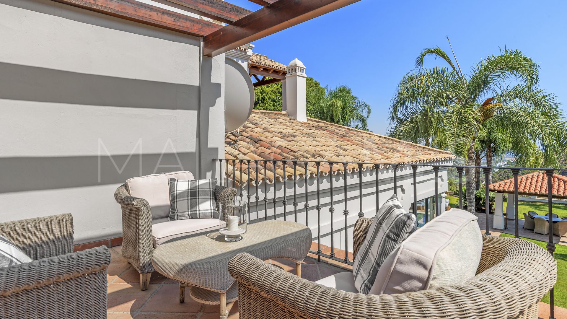 Buy villa with 4 bedrooms in El Madroñal