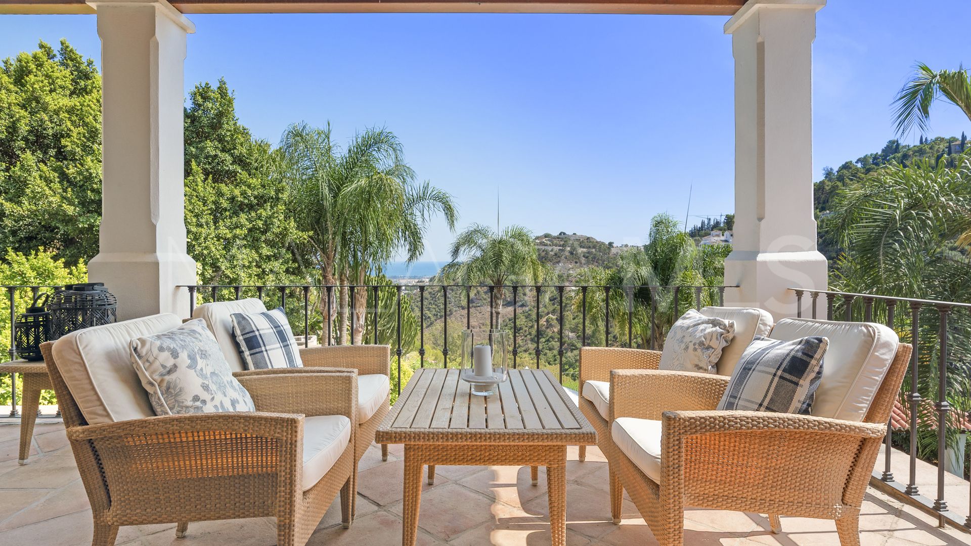 Buy villa with 4 bedrooms in El Madroñal
