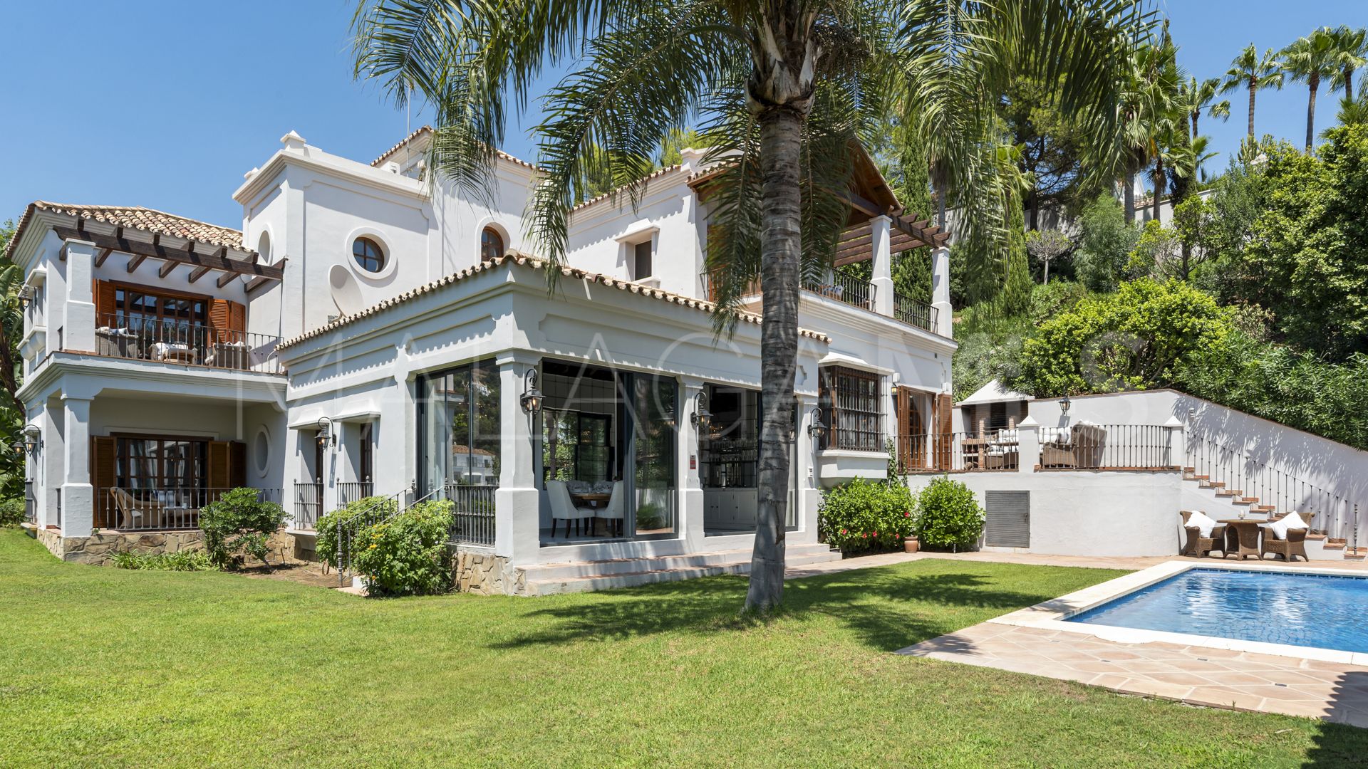 Buy villa with 4 bedrooms in El Madroñal