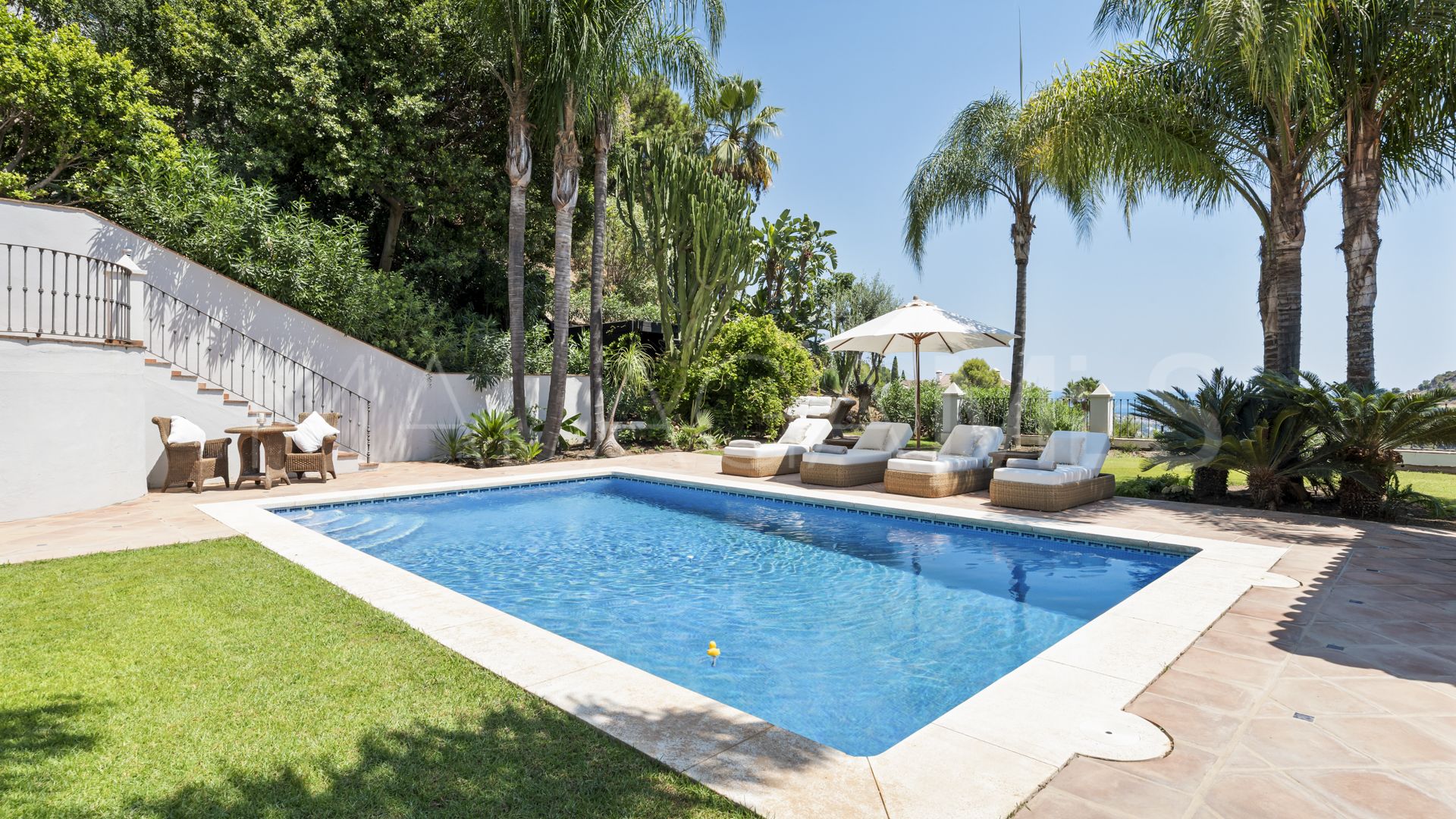 Buy villa with 4 bedrooms in El Madroñal