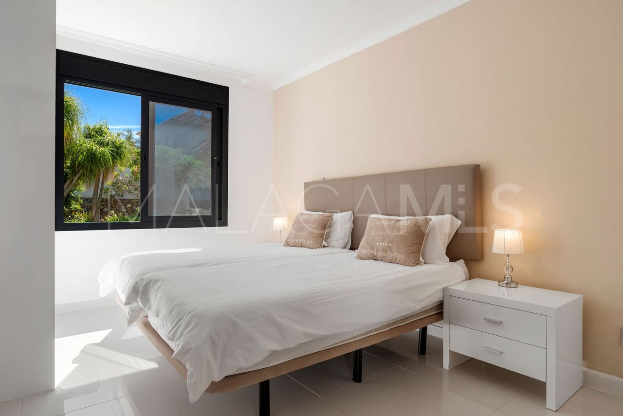 Villa for sale in Elviria