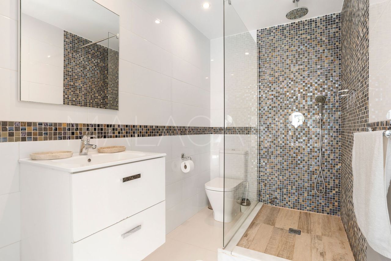 Villa for sale in Elviria