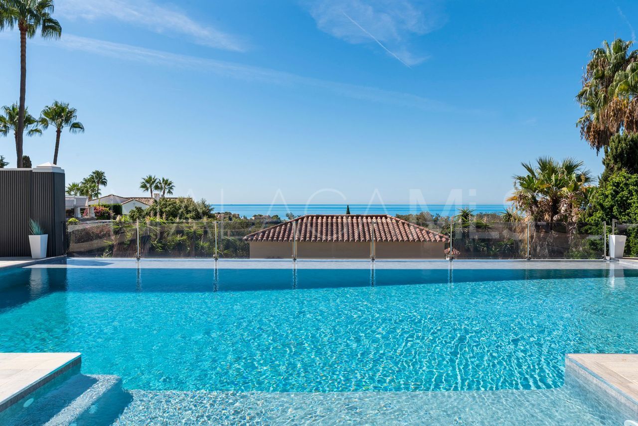 Villa for sale in Elviria