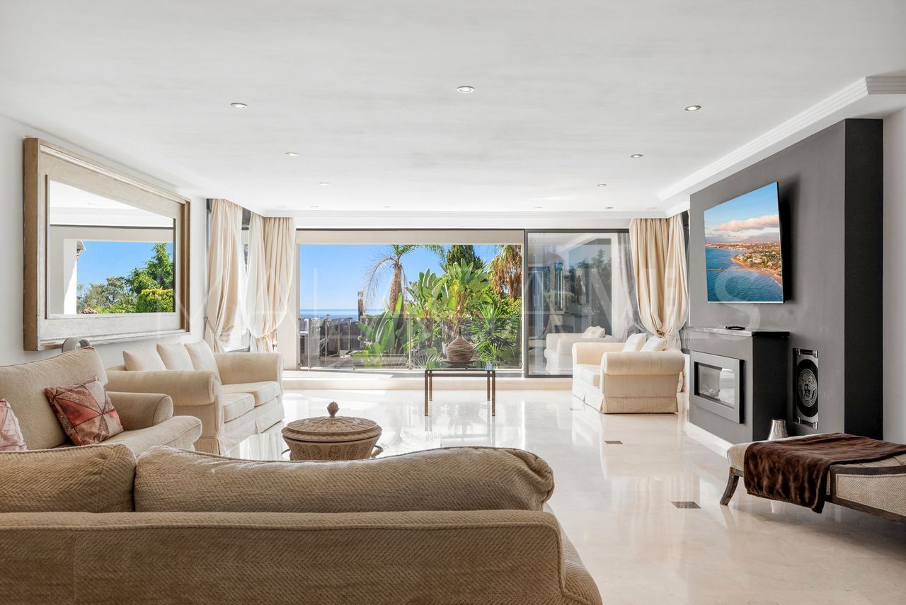 Villa for sale in Elviria