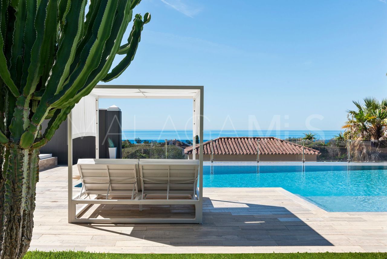 Villa for sale in Elviria