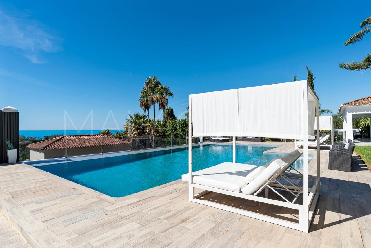 Villa for sale in Elviria