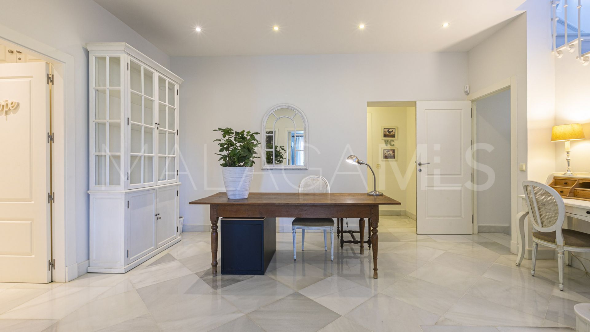 Villa for sale in Elviria