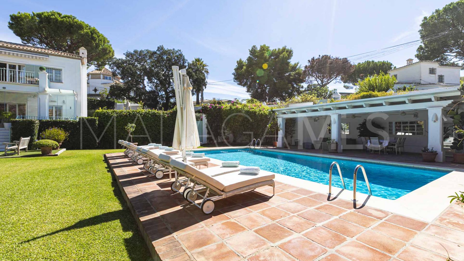Villa for sale in Elviria