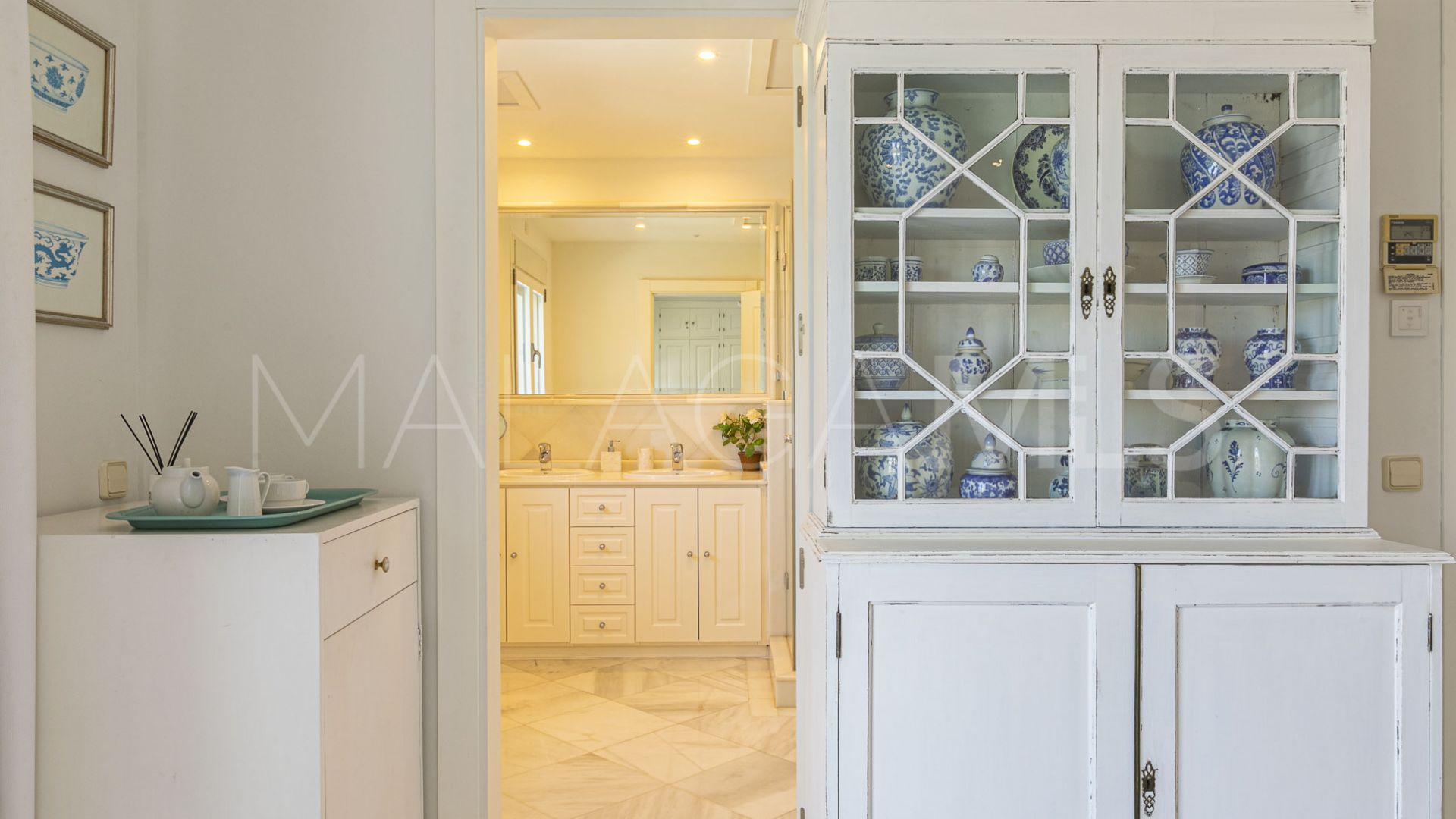 Villa for sale in Elviria