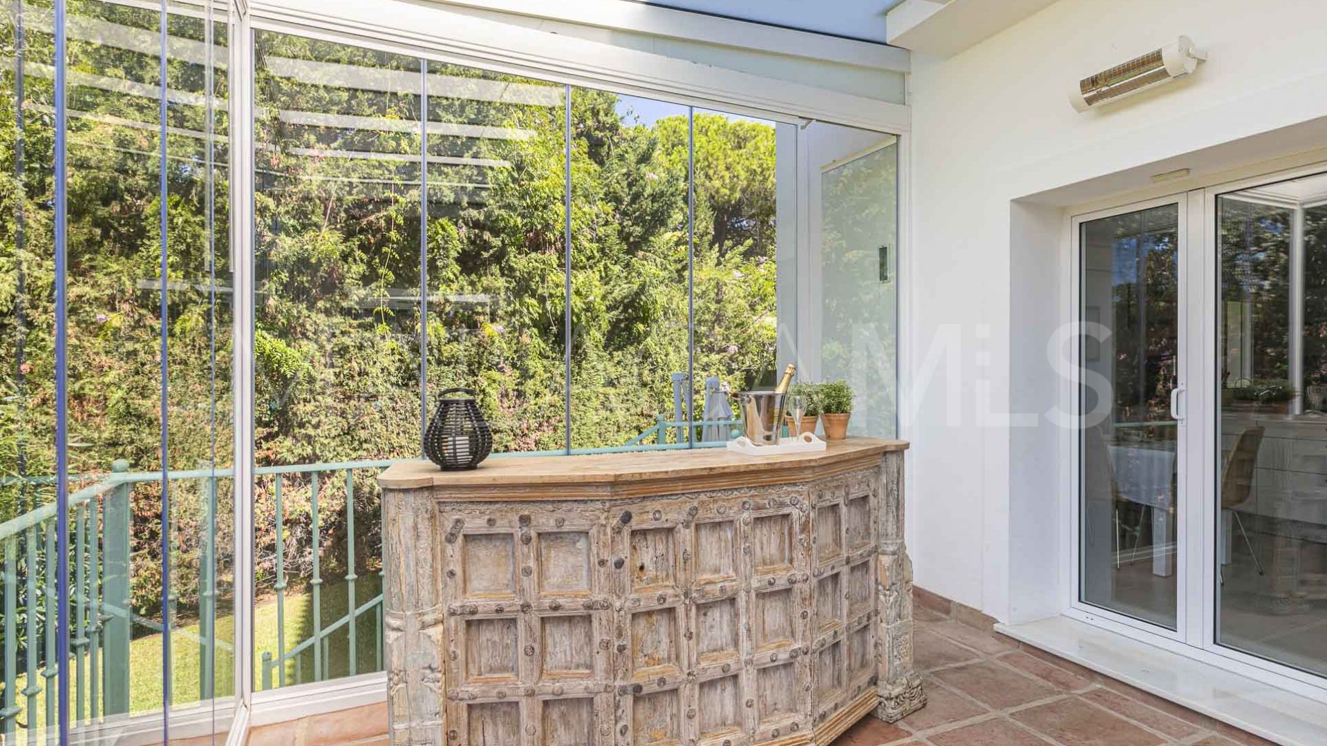 Villa for sale in Elviria