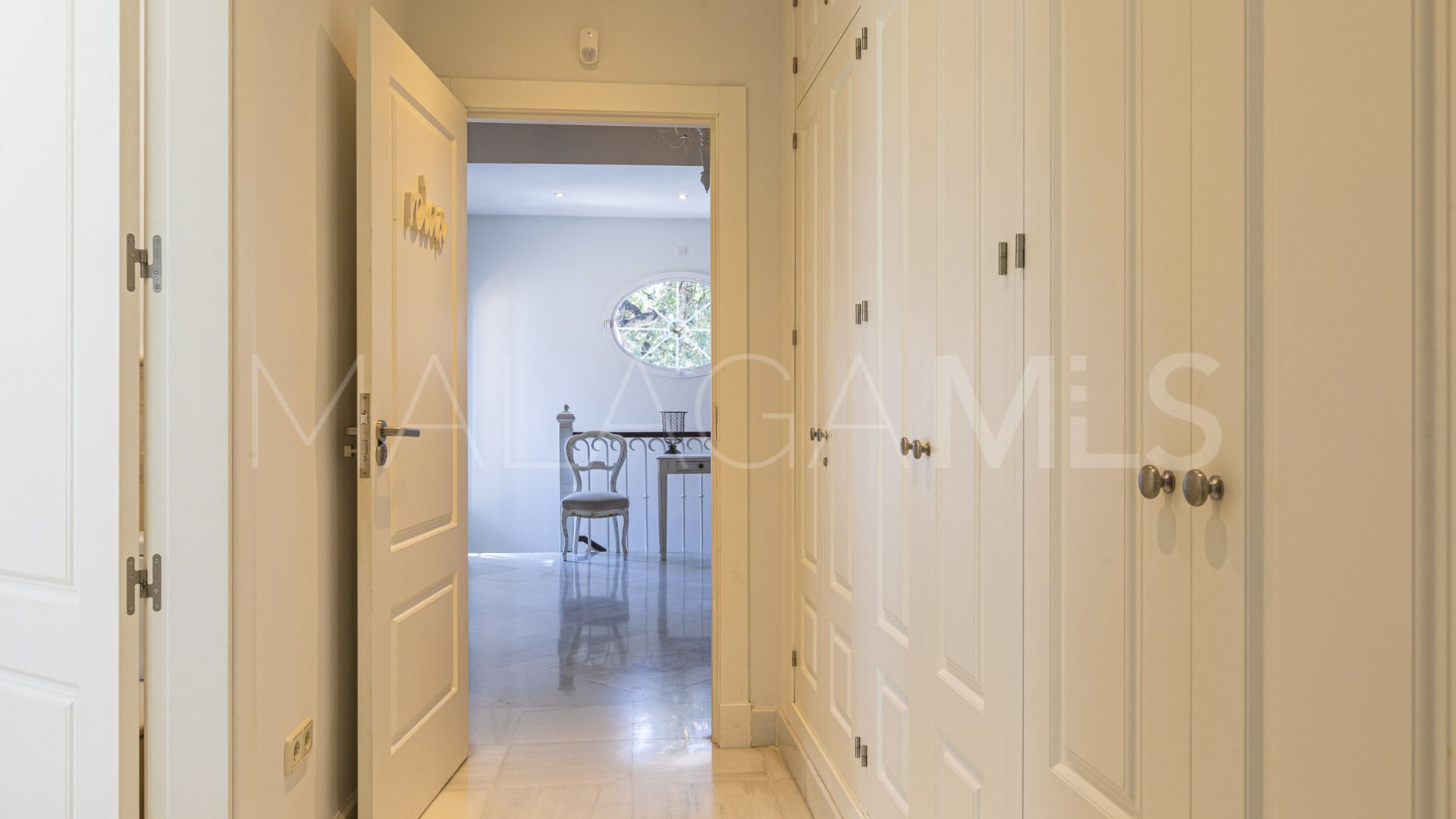 Villa for sale in Elviria