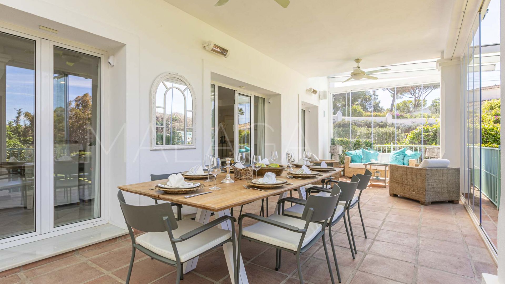 Villa for sale in Elviria