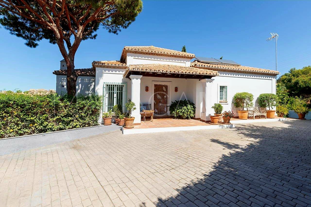 Villa for sale in Elviria