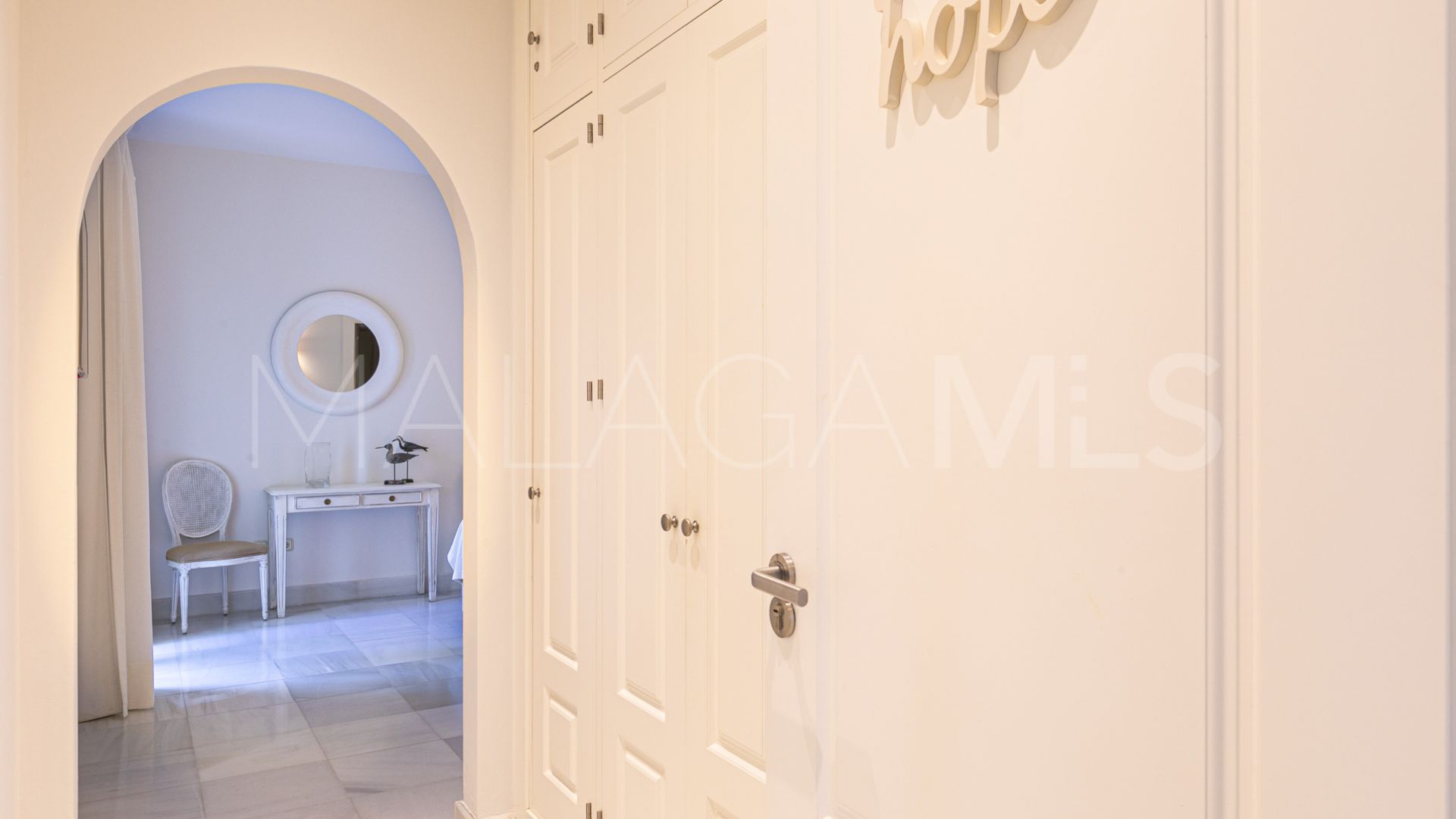 Villa for sale in Elviria