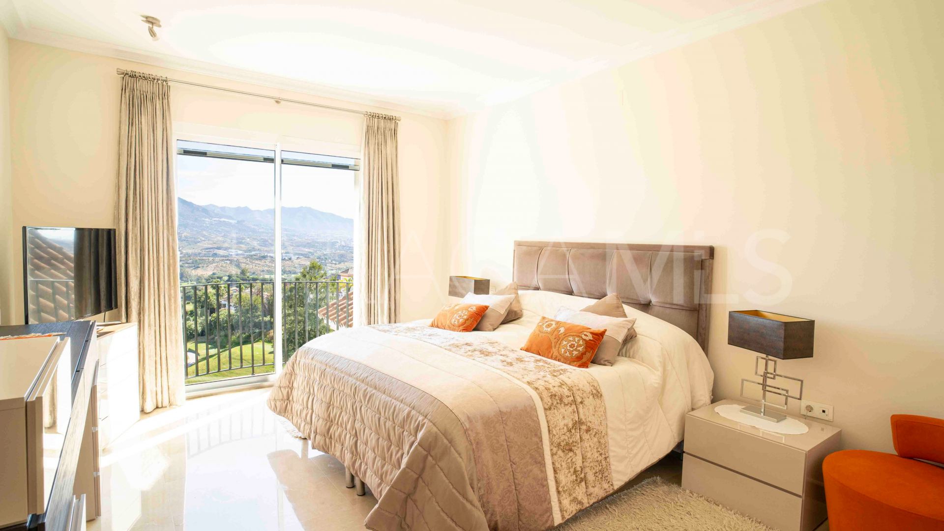 Villa for sale in La Cala Golf Resort