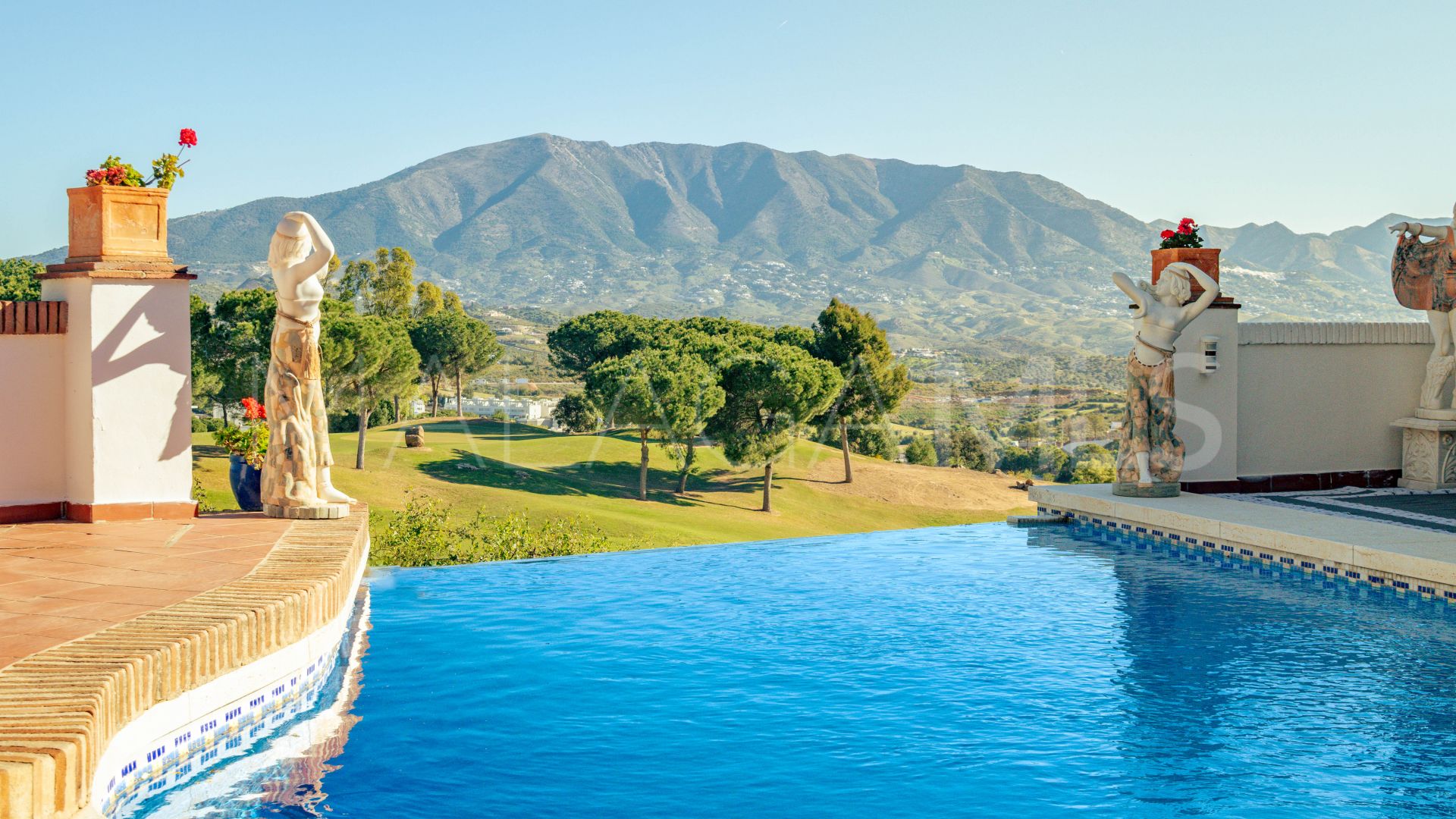 Villa for sale in La Cala Golf Resort