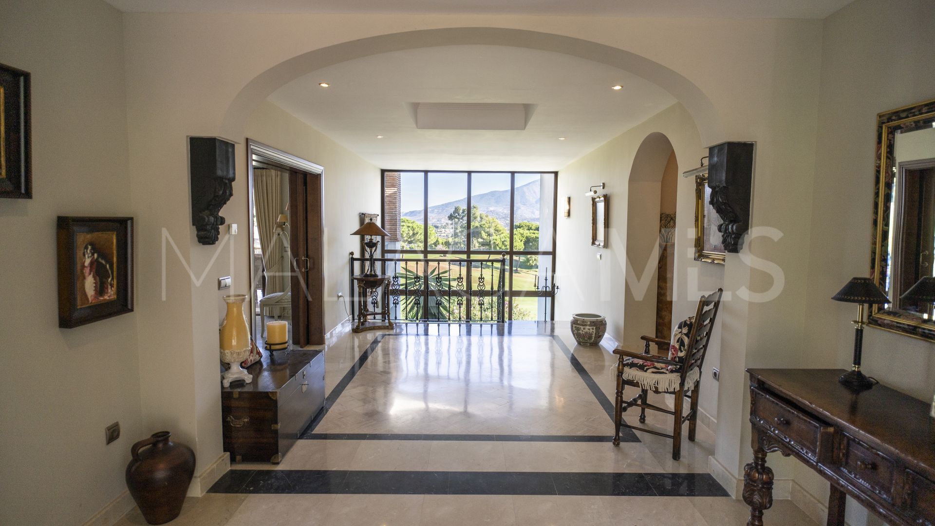 For sale 4 bedrooms villa in La Cala Golf Resort