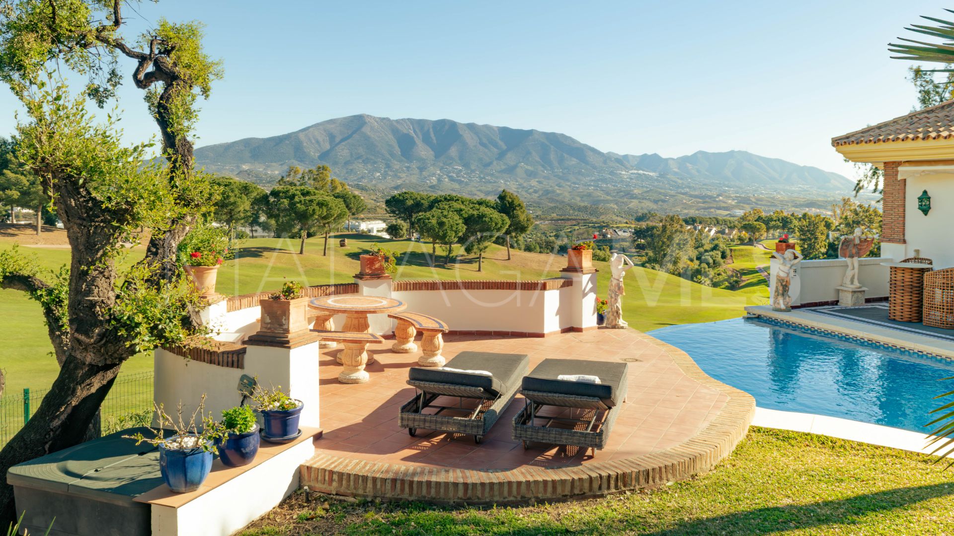 Villa for sale in La Cala Golf Resort