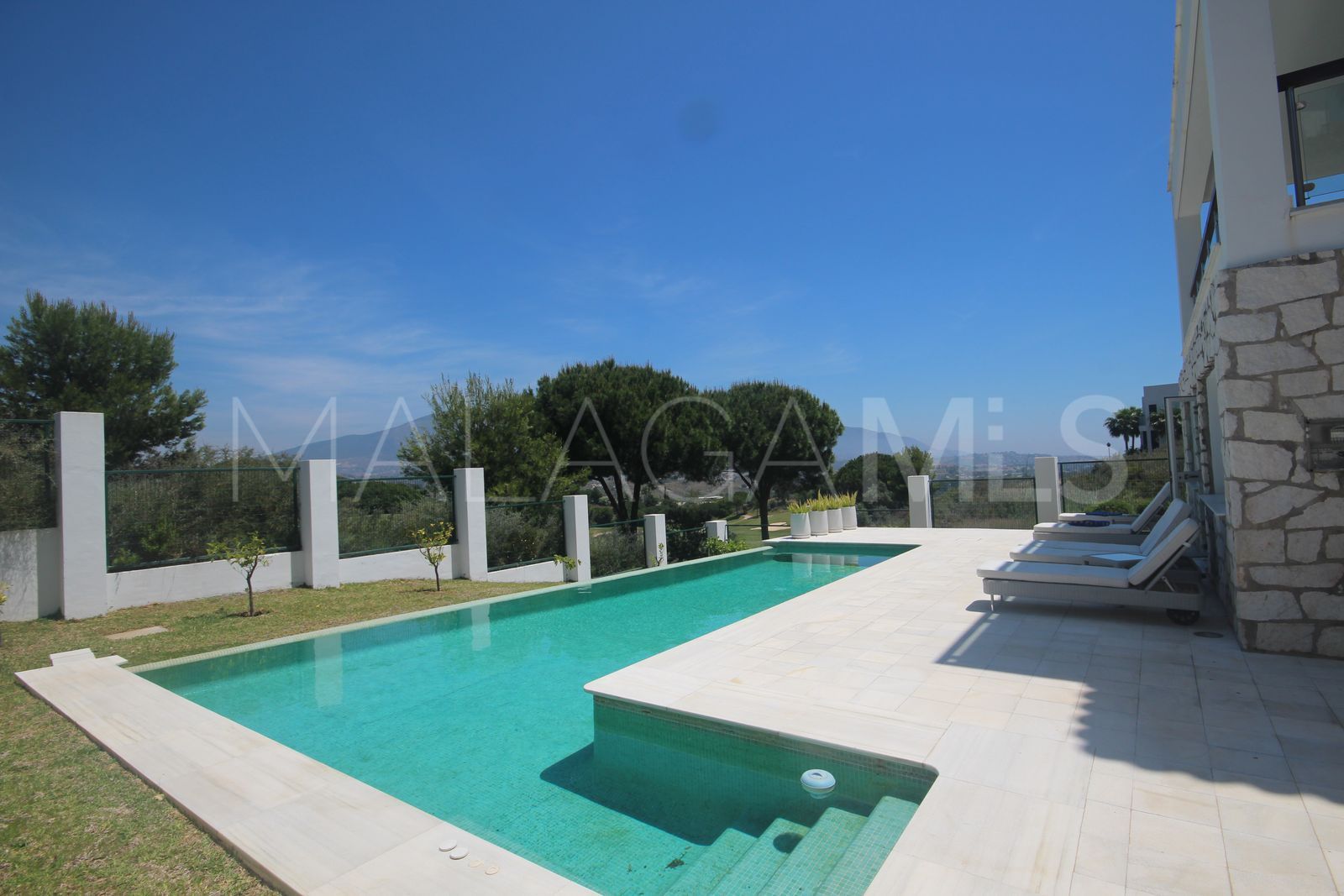 Villa a la venta in La Cala Golf Resort with 4 bedrooms