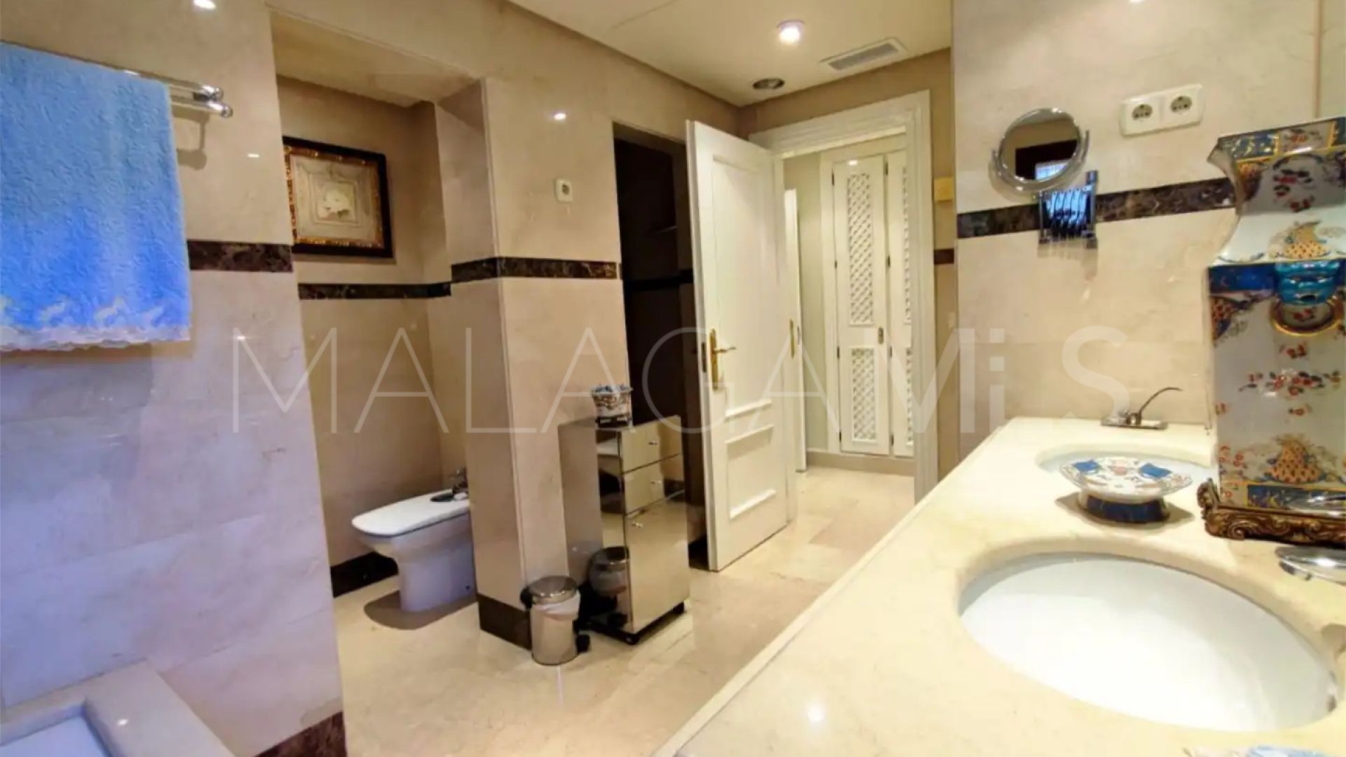 Duplex penthouse in La Alzambra for sale
