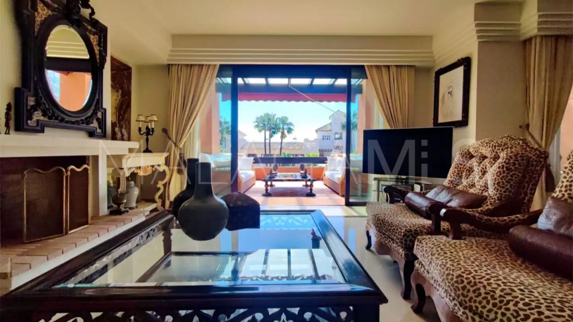 Duplex penthouse in La Alzambra for sale