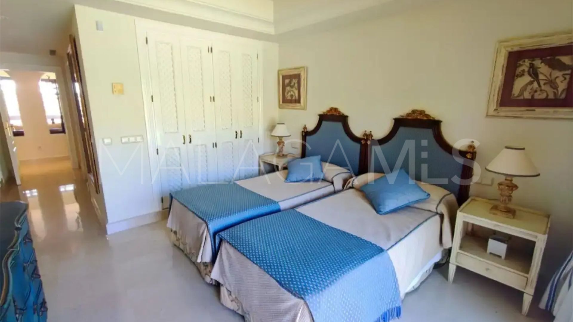 Duplex penthouse in La Alzambra for sale