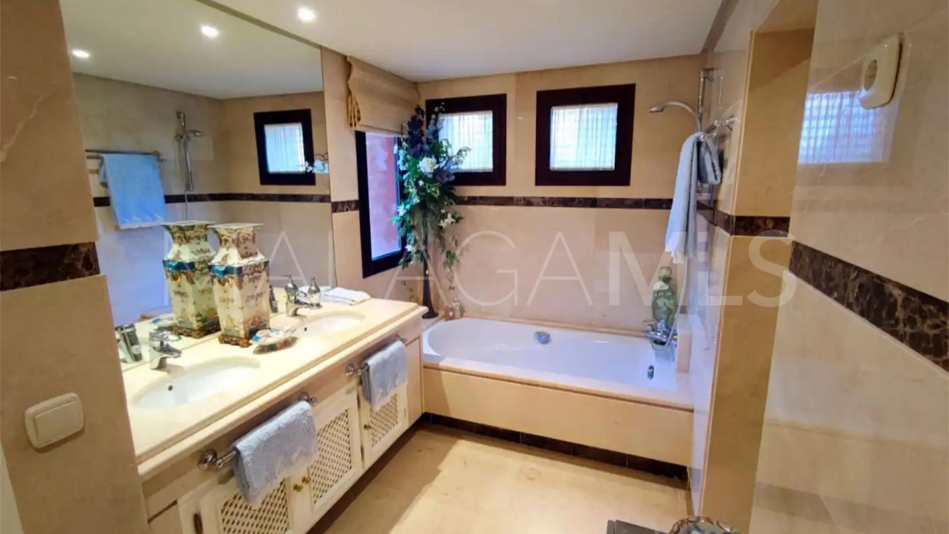 Duplex penthouse in La Alzambra for sale