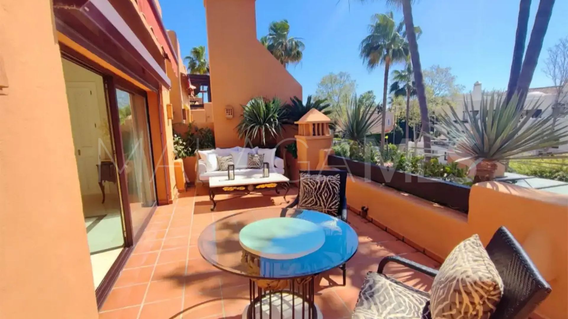 Duplex penthouse in La Alzambra for sale