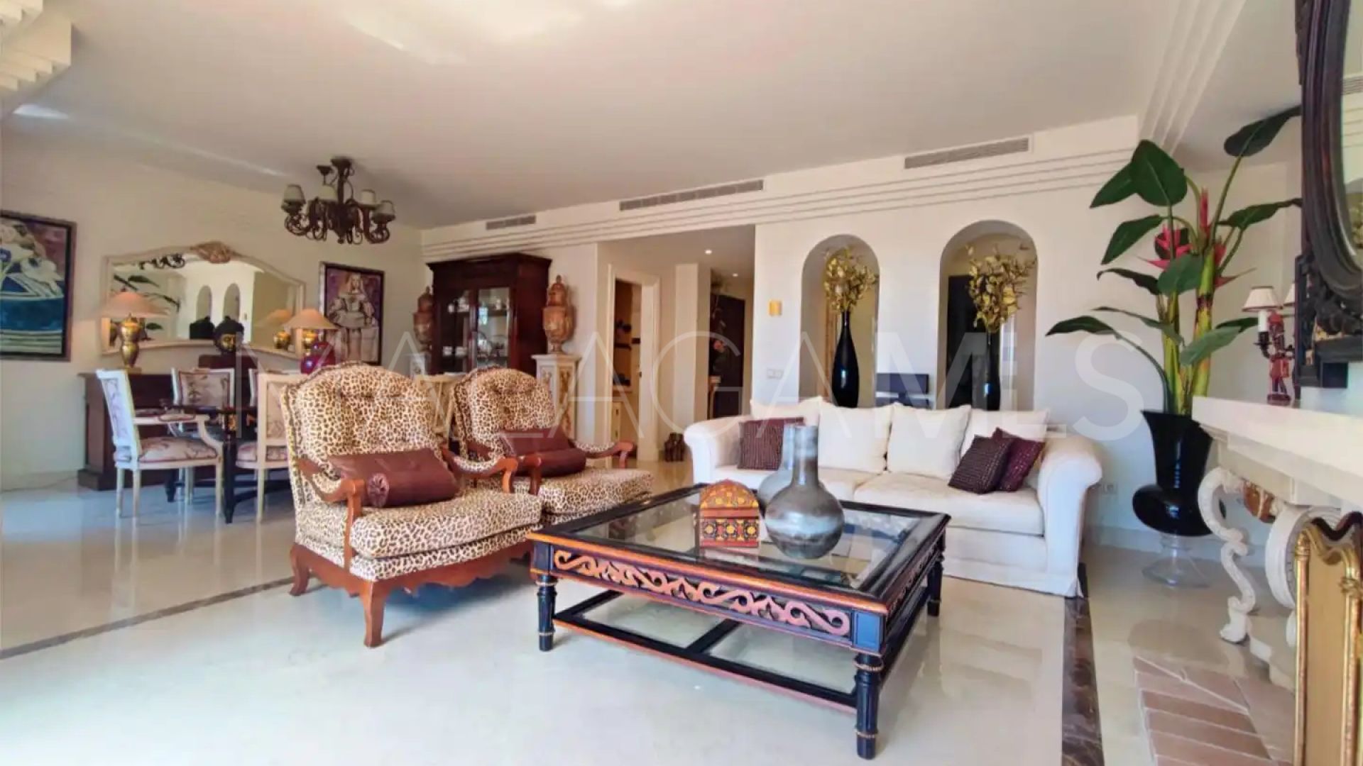 Duplex penthouse in La Alzambra for sale