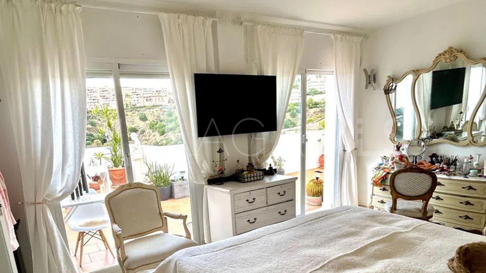 Ático a la venta with 3 bedrooms in Calahonda