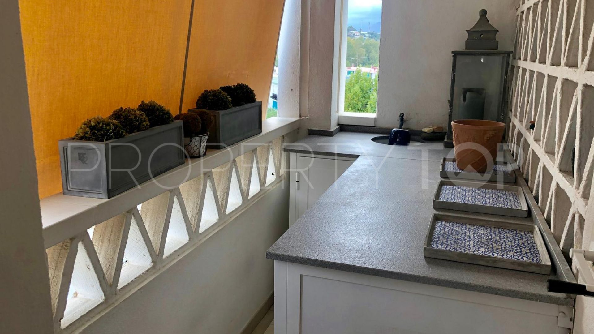For sale apartment in Nueva Andalucia