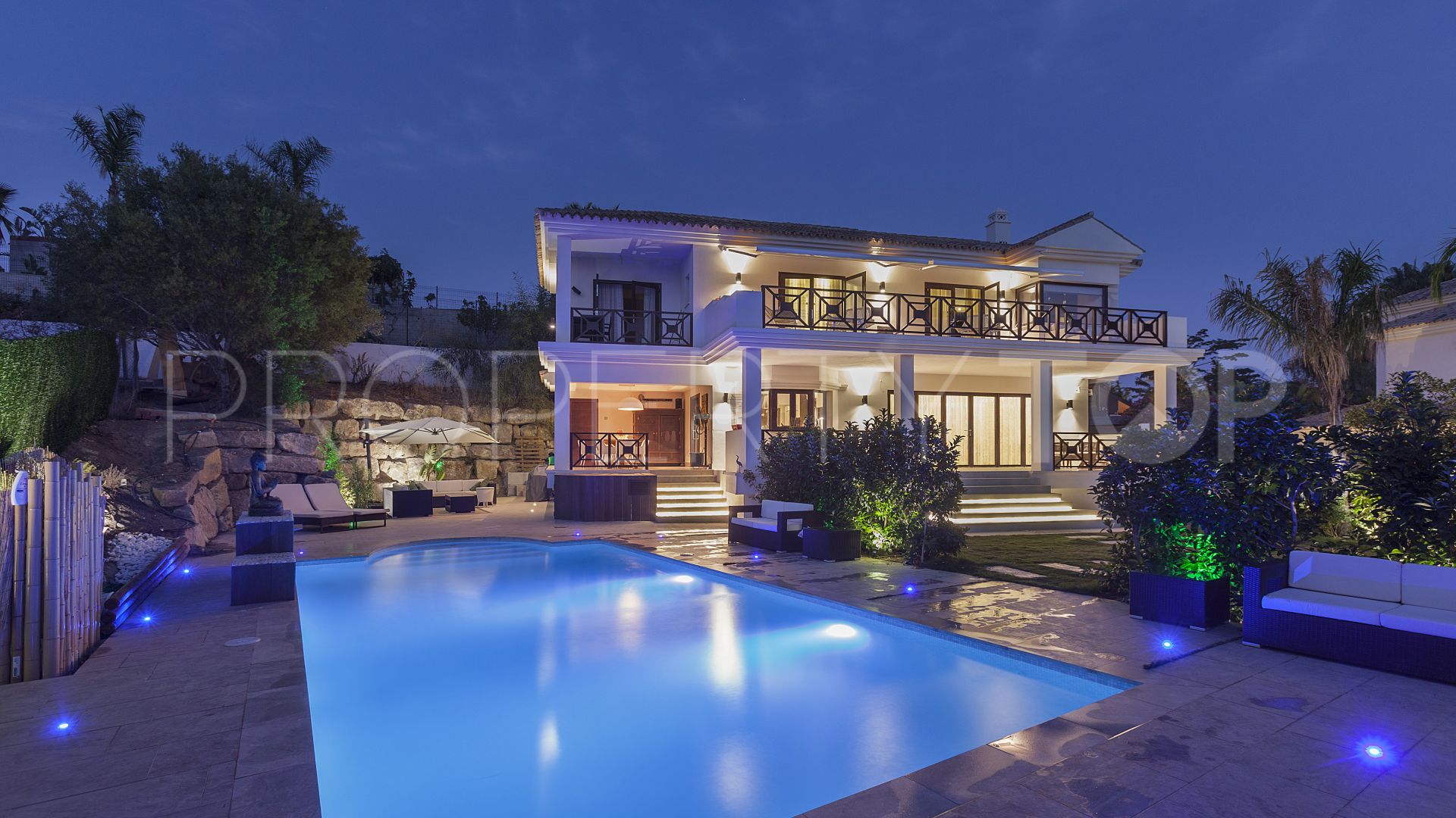 Villa en venta con 5 dormitorios en Los Naranjos