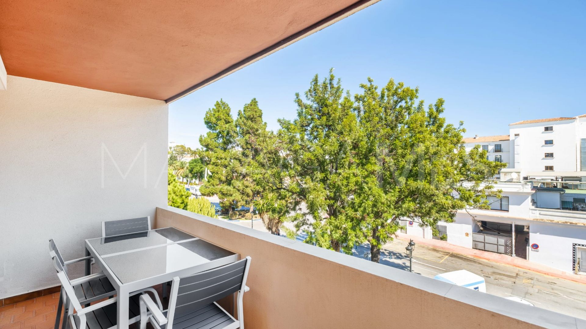 For sale apartment with 2 bedrooms in Nueva Andalucia