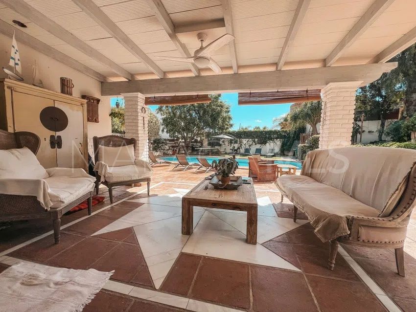 Villa for sale in Nueva Andalucia