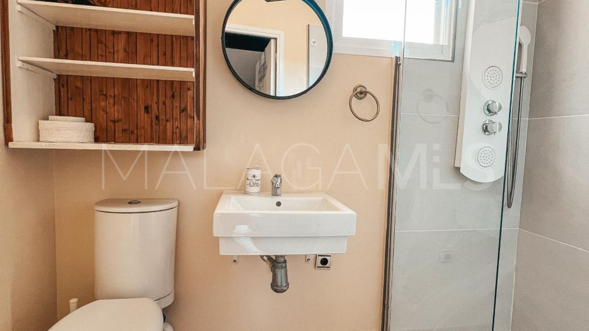 Villa for sale in Nueva Andalucia